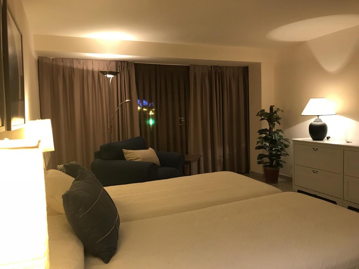 Apartamentos Ebro 레이노사 외부 사진