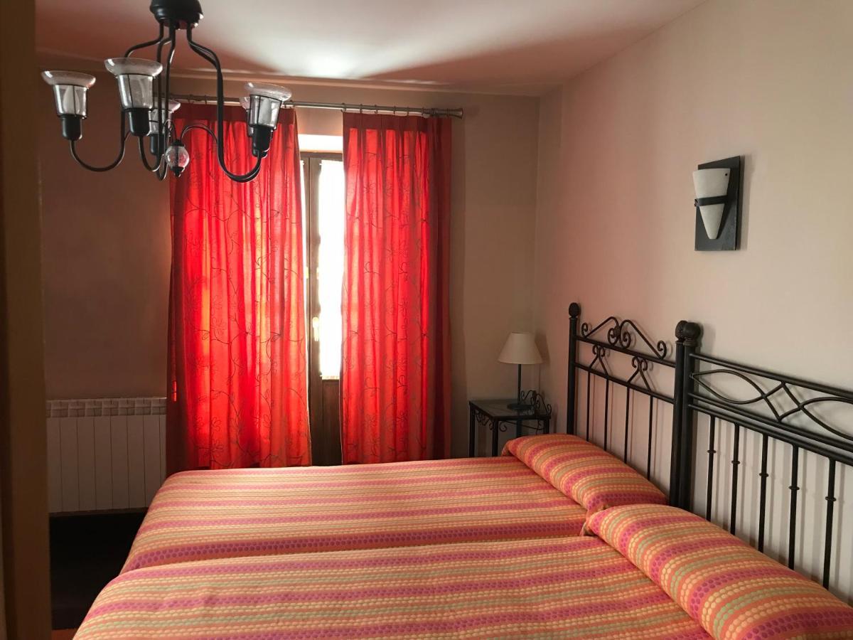 Apartamentos Ebro 레이노사 외부 사진