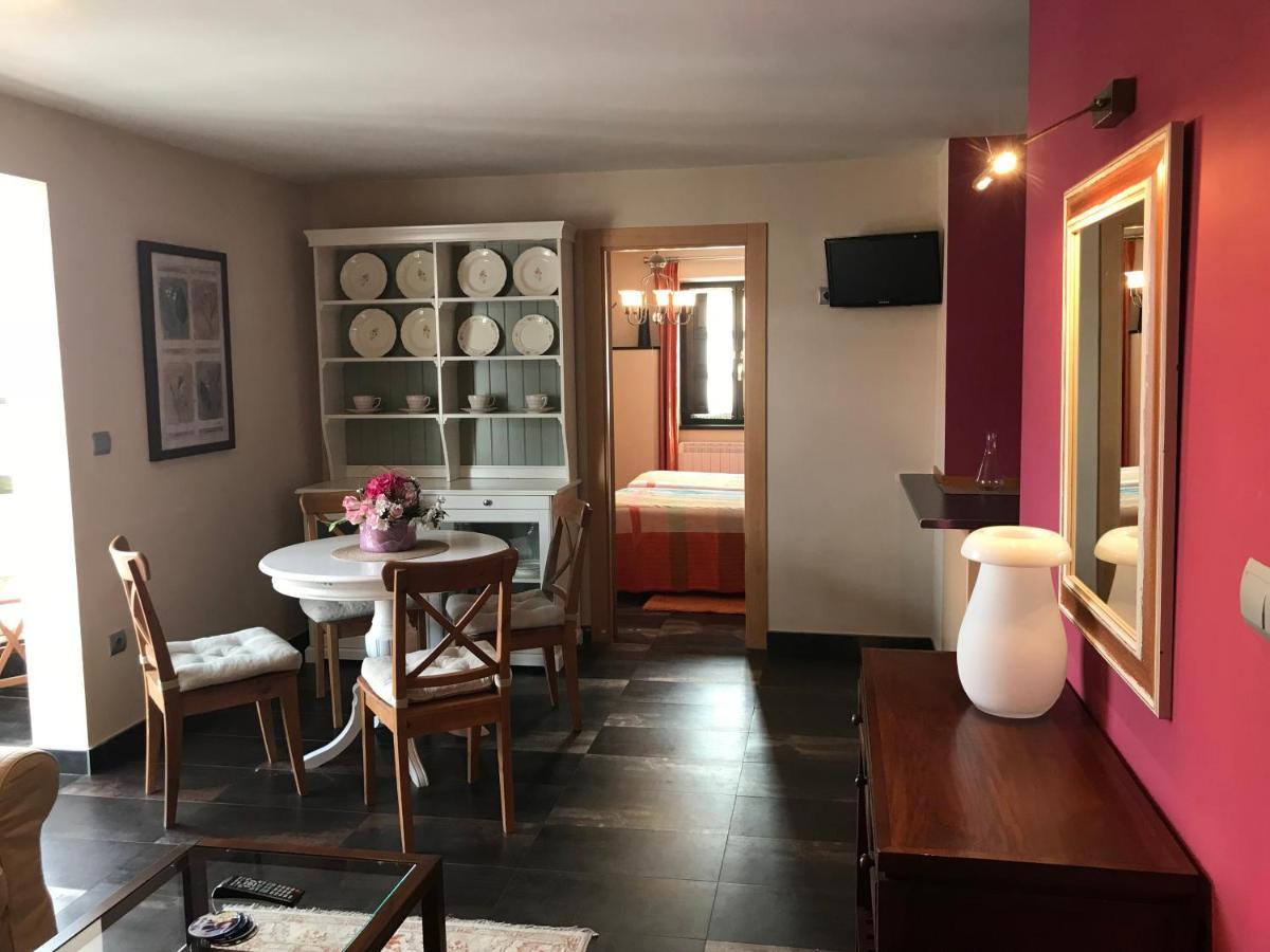 Apartamentos Ebro 레이노사 외부 사진