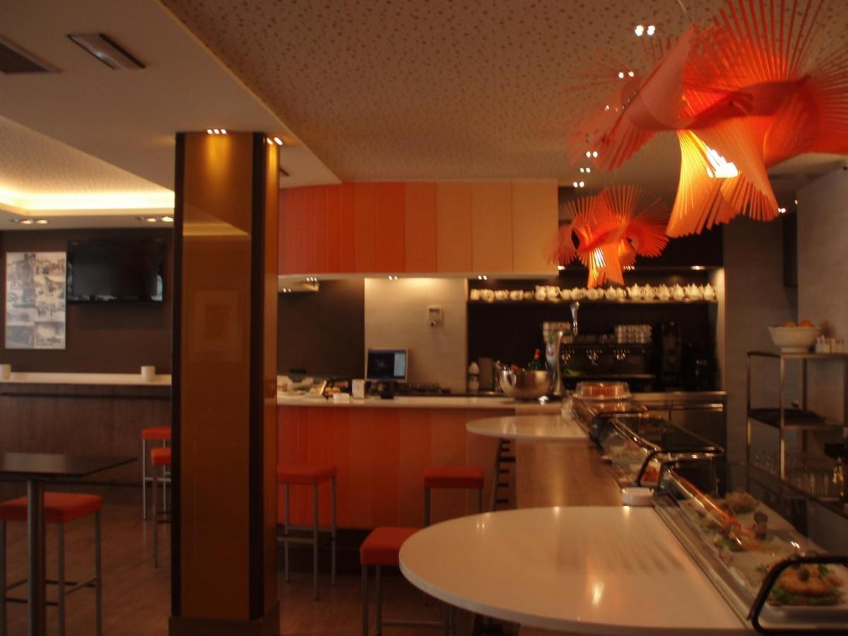Apartamentos Ebro 레이노사 외부 사진